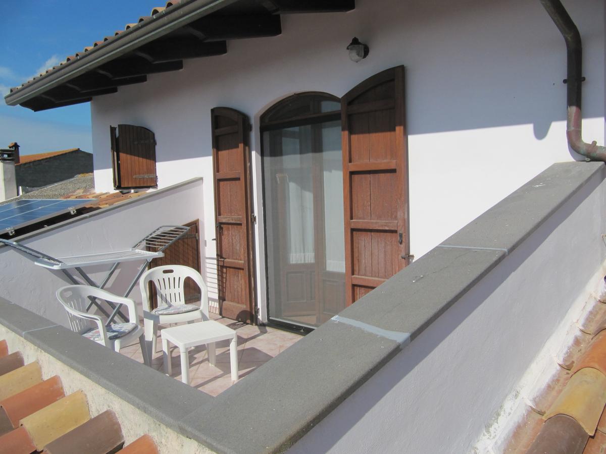 Il Portico Acomodação com café da manhã Uras Exterior foto